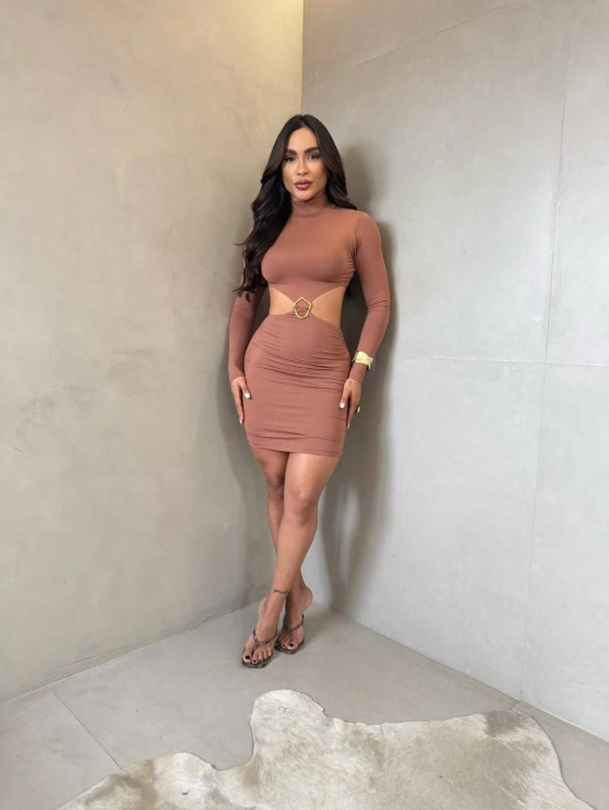 Vestido star com a mangas longas com gola fechada