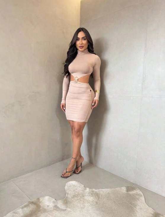 Vestido star com a mangas longas com gola fechada