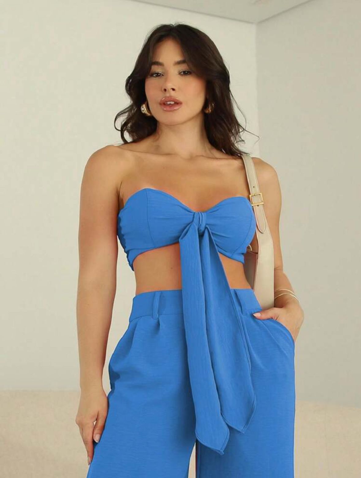 Conjunto top com laço e calça variante