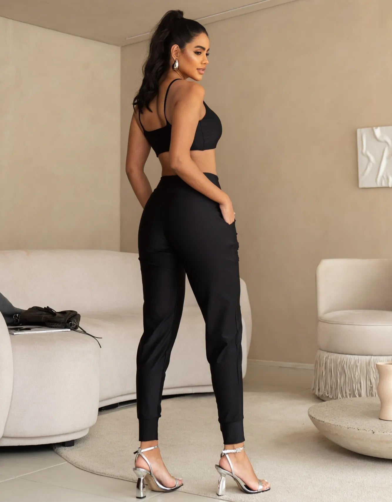 Calça sem recortes jogger