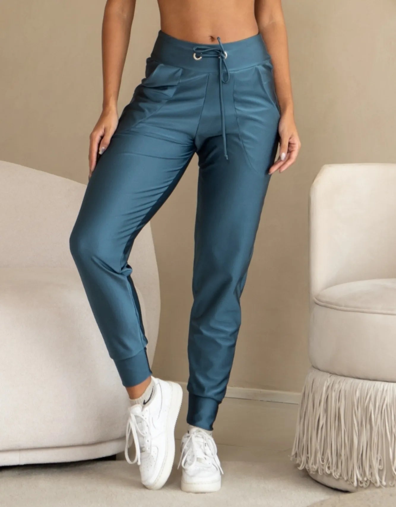 Calça sem recortes jogger