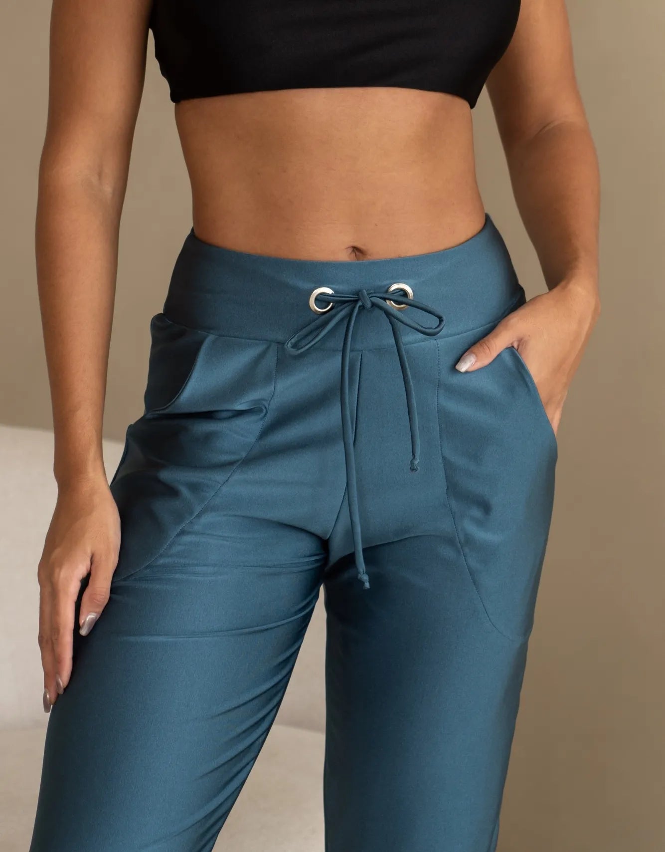 Calça sem recortes jogger