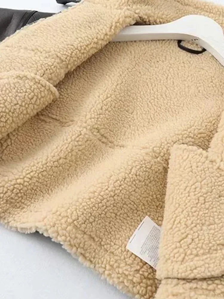 Jaqueta Feminina Curta com Cinto